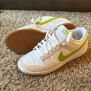 Nike dunk low in gym yellow/  bright cactus